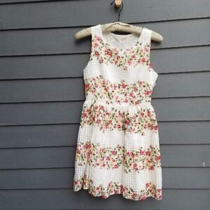 Gorgeous Everleigh Gingham Floral Summer Dress Size Small